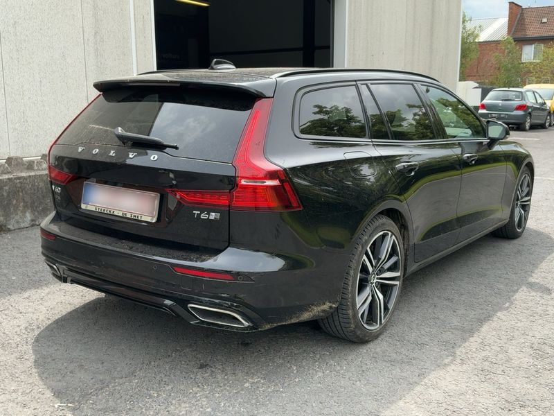 Volvo V60 2.0 T6 Plug-in Hybrid R-Design AWD 2020 – снимка 8