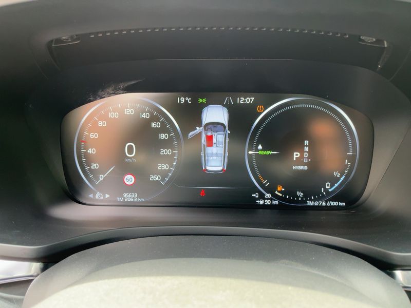 Volvo V60 2.0 T6 Plug-in Hybrid R-Design AWD 2020 – снимка 18