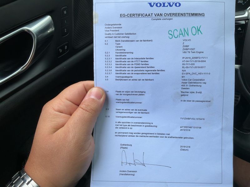 Volvo V60 2.0 T6 Plug-in Hybrid R-Design AWD 2020 – снимка 21