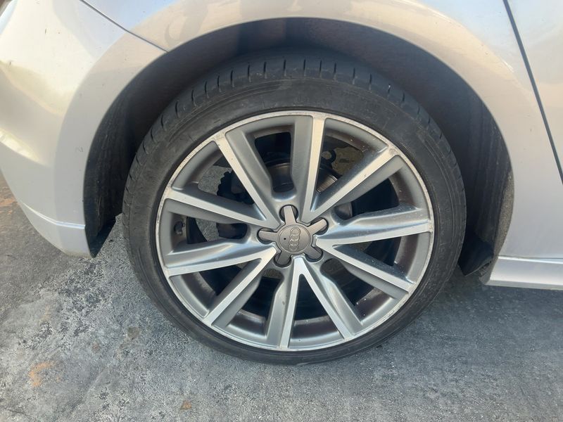 Audi A1 Sportback 1.6 TDI S line edition 2014 – снимка 9