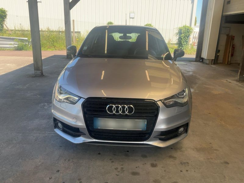 Audi A1 Sportback 1.6 TDI S line edition 2014 – снимка 14