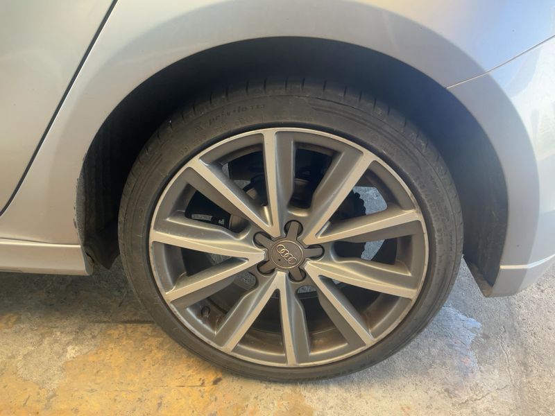Audi A1 Sportback 1.6 TDI S line edition 2014 – снимка 5