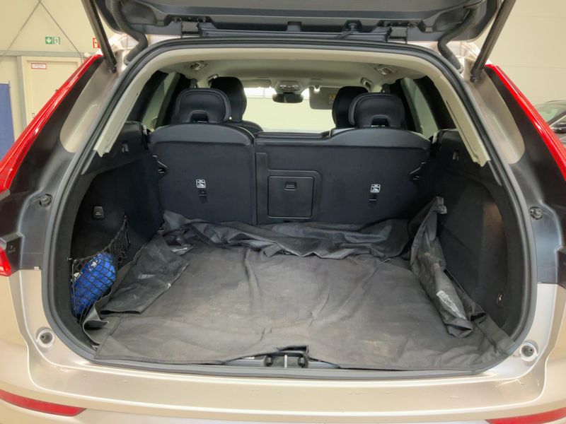 Volvo XC60 2.0 B4 Mild-Hybrid Plus Bright 2WD 2022 – снимка 15