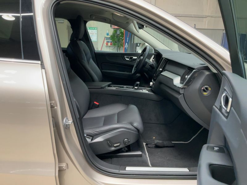 Volvo XC60 2.0 B4 Mild-Hybrid Plus Bright 2WD 2022 – снимка 16