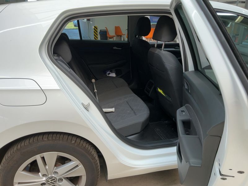 Volkswagen Golf VIII 2.0 TDI Life 2023 – снимка 19