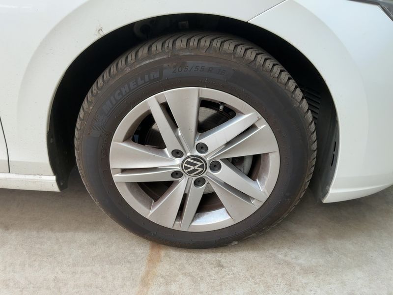 Volkswagen Golf VIII 2.0 TDI Life 2023 – снимка 11