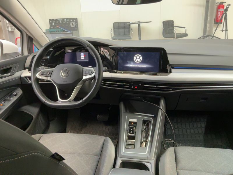 Volkswagen Golf VIII 2.0 TDI Life 2023 – снимка 17