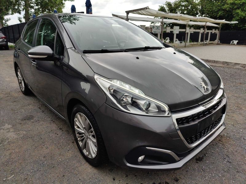 Peugeot 208 1.2 PureTech Signature 2018 – снимка 6