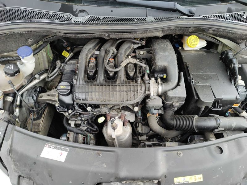 Peugeot 208 1.2 PureTech Signature 2018 – снимка 8