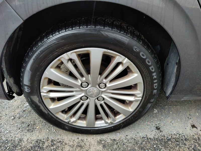 Peugeot 208 1.2 PureTech Signature 2018 – снимка 28