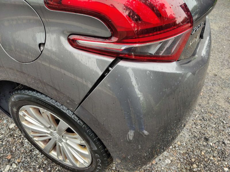 Peugeot 208 1.2 PureTech Signature 2018 – снимка 33