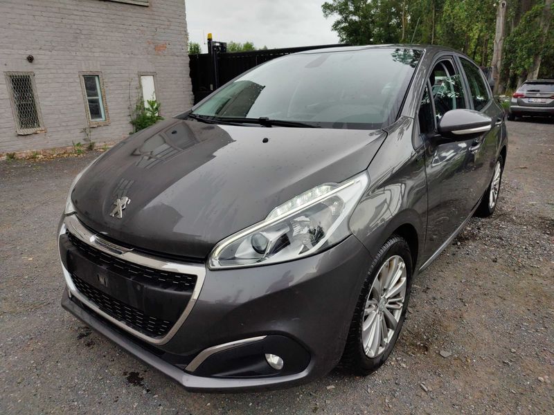 Peugeot 208 1.2 PureTech Signature 2018 – снимка 1