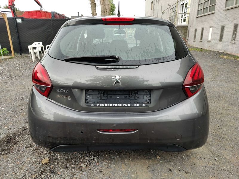 Peugeot 208 1.2 PureTech Signature 2018 – снимка 4