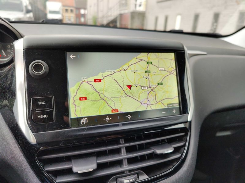 Peugeot 208 1.2 PureTech Signature 2018 – снимка 13