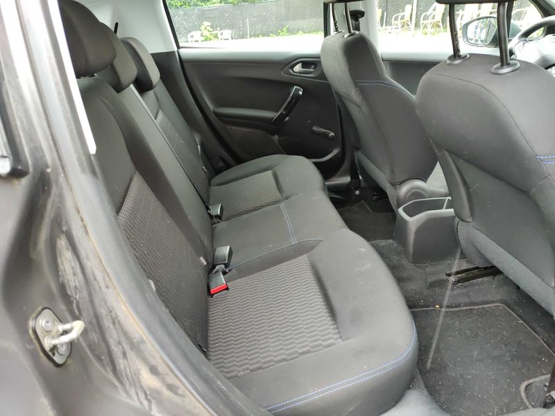 Peugeot 208 1.2 PureTech Signature 2018 – снимка 14