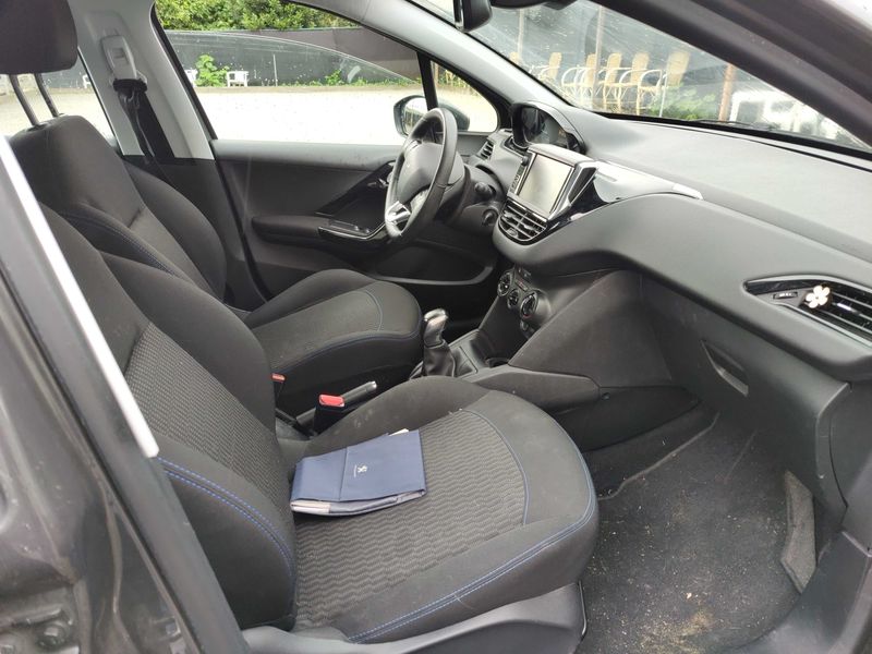 Peugeot 208 1.2 PureTech Signature 2018 – снимка 10
