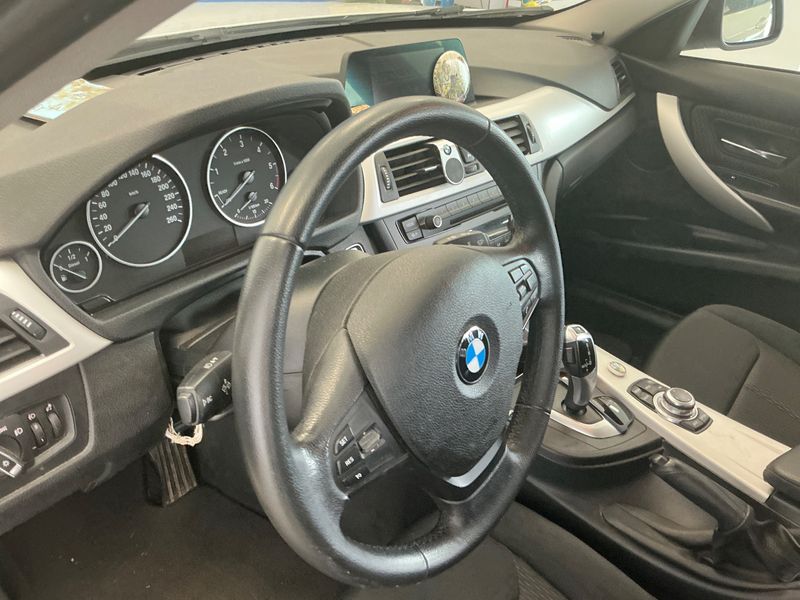 BMW 3er 316d 2013 – снимка на щета 39
