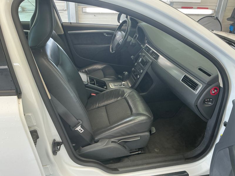 Volvo V70 2.4 D5 Momentum 2008 – снимка 3