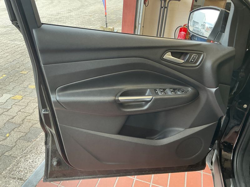 Ford Kuga 2.0 TDCi Titanium 2018 – снимка 30