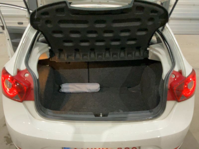 Seat Ibiza 1.6 TDI Copa 2011 – снимка 15