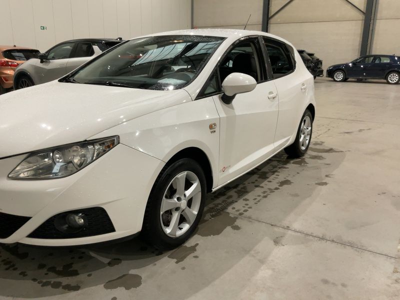 Seat Ibiza 1.6 TDI Copa 2011 – снимка 2
