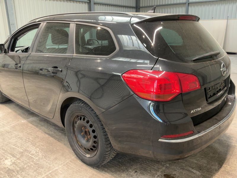 Opel Astra 1.6 CDTI Active Start/Stop 2015 – снимка 3
