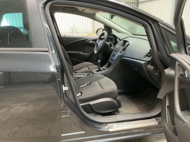 Opel Astra 1.6 CDTI Active Start/Stop 2015 – снимка 11