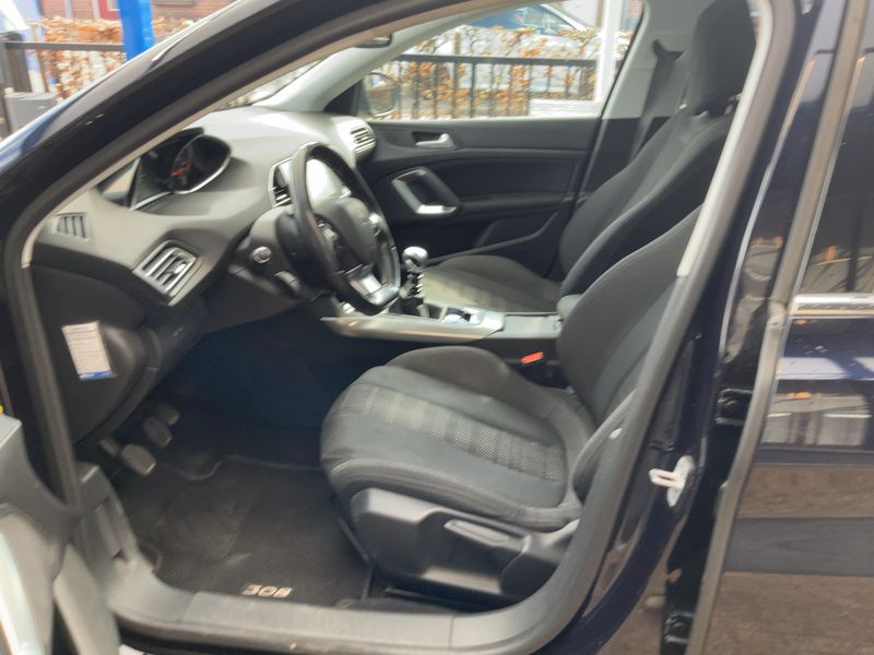 Peugeot 308 1.2 e-THP Allure 2017 – снимка 16