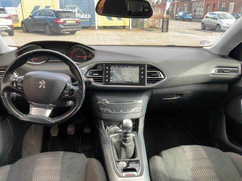 Peugeot 308 1.2 e-THP Allure 2017 – снимка 17