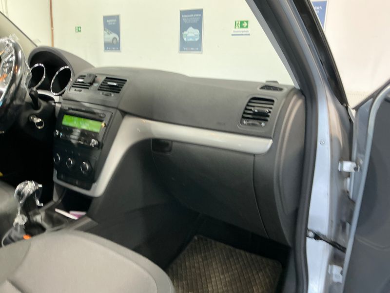 Skoda Yeti 2.0 TDI Twenty Ambition 2012 – снимка 33