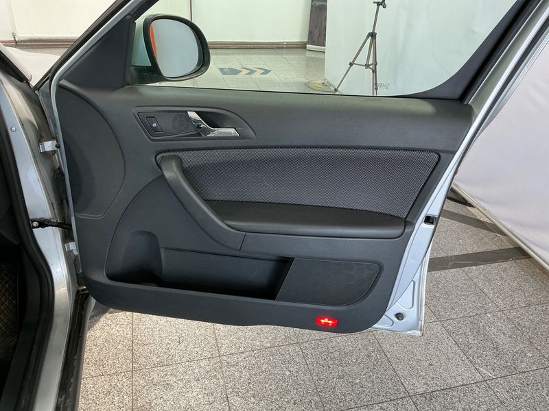 Skoda Yeti 2.0 TDI Twenty Ambition 2012 – снимка 34