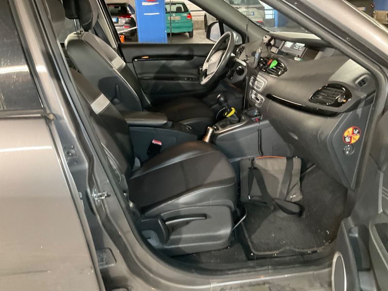 Renault Scenic 1.5 dCi Dynamique 2011 – снимка 3