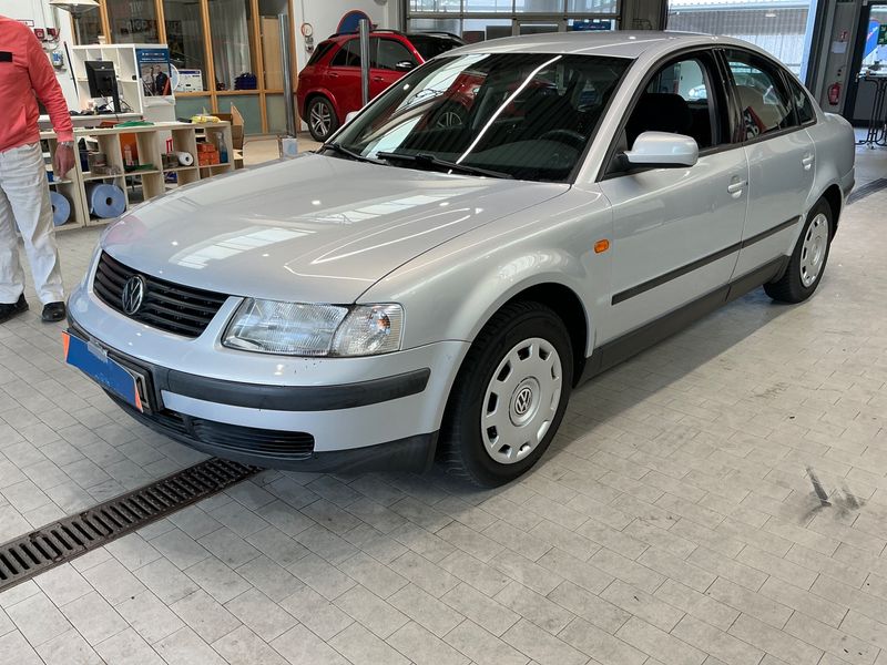 Volkswagen Passat 1.6 Comfortline 1998 – снимка 1