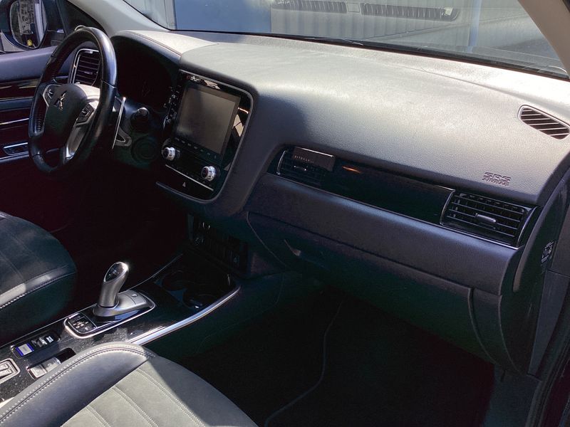 Mitsubishi Outlander 2.4 PHEV 4WD 2020 – снимка 31
