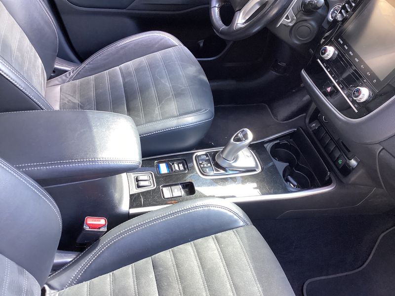 Mitsubishi Outlander 2.4 PHEV 4WD 2020 – снимка 32