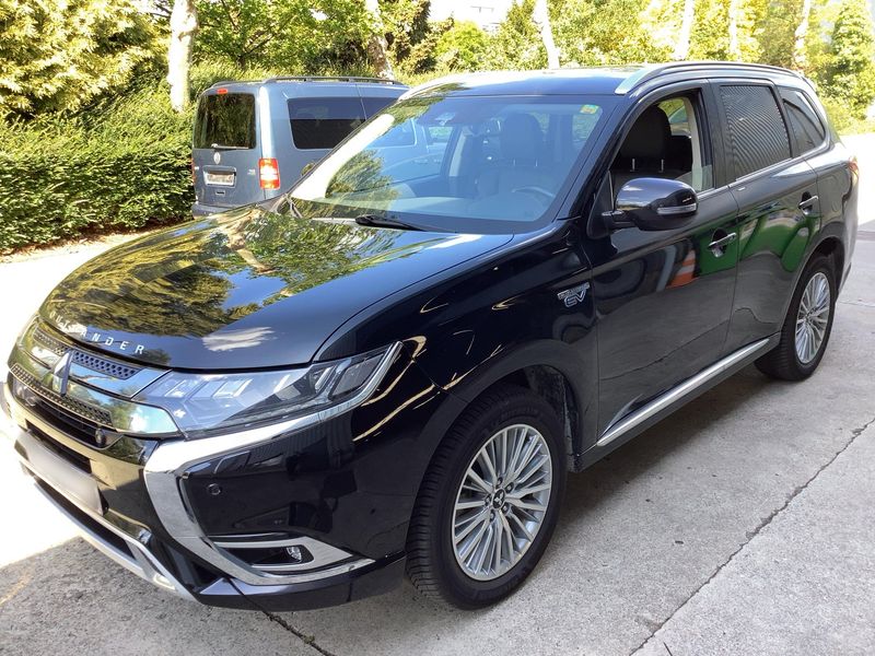 Mitsubishi Outlander 2.4 PHEV 4WD 2020 – снимка 2