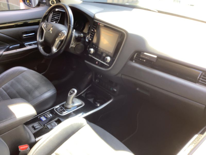 Mitsubishi Outlander 2.4 PHEV 4WD 2020 – снимка 16