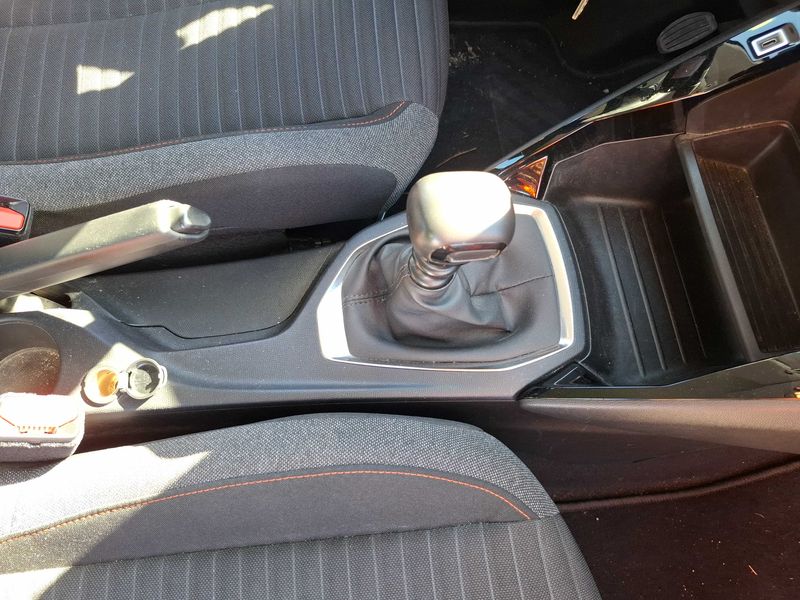 Peugeot 208 1.2 PureTech Active Pack 2022 – снимка 44