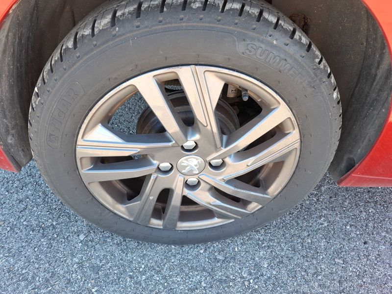 Peugeot 208 1.2 PureTech Active Pack 2022 – снимка 39