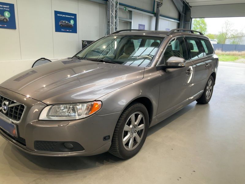 Volvo V70 2.5 FT DRIVe Momentum 2011 – снимка 1