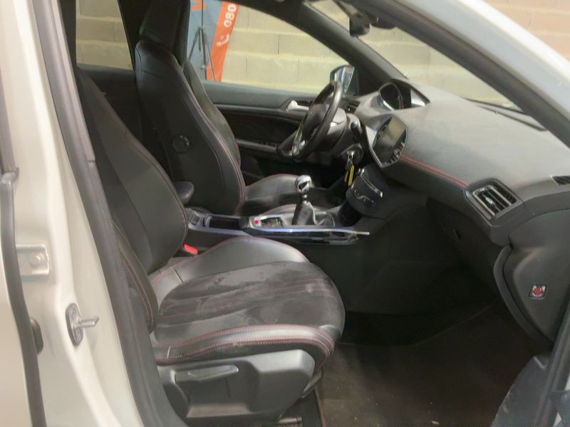 Peugeot 308 2.0 Blue-HDi GT Line 2015 – снимка 16