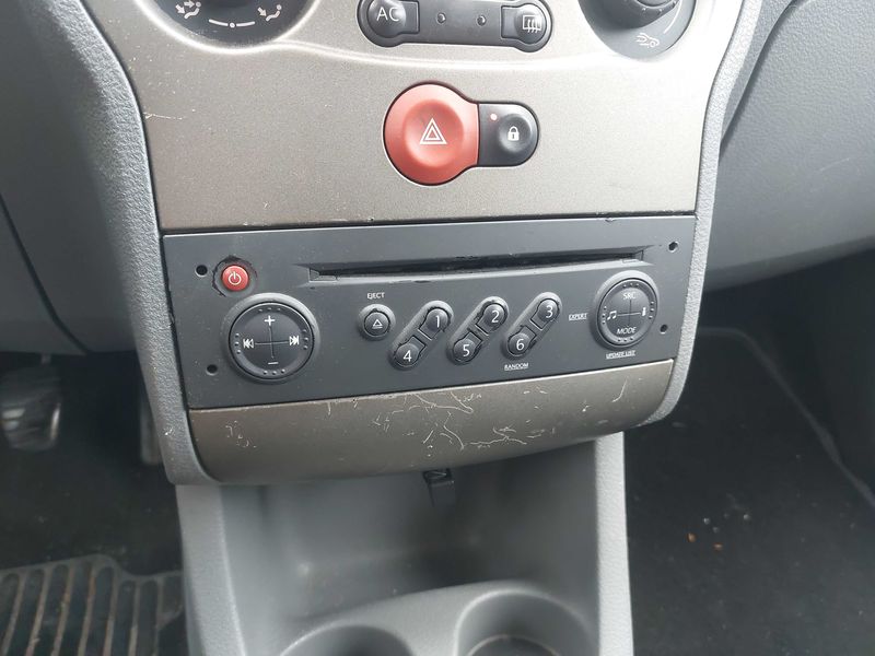 Renault Modus 1.5 dCi Expression 2009 – снимка 34