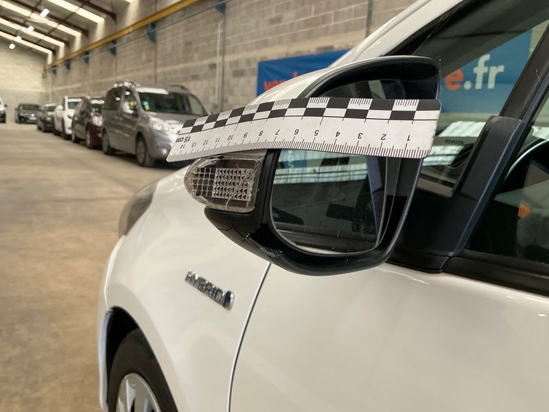 Toyota Yaris 1.5 Hybrid Dynamic 2015 – снимка 24
