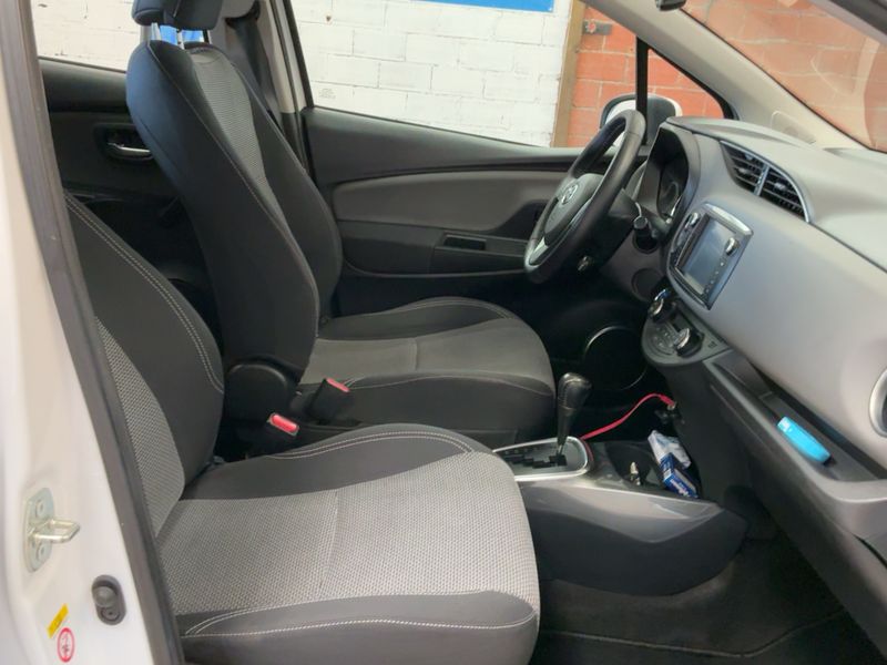 Toyota Yaris 1.5 Hybrid Dynamic 2015 – снимка 16