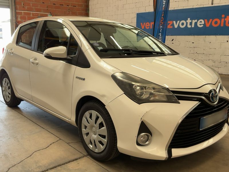 Toyota Yaris 1.5 Hybrid Dynamic 2015 – снимка 12