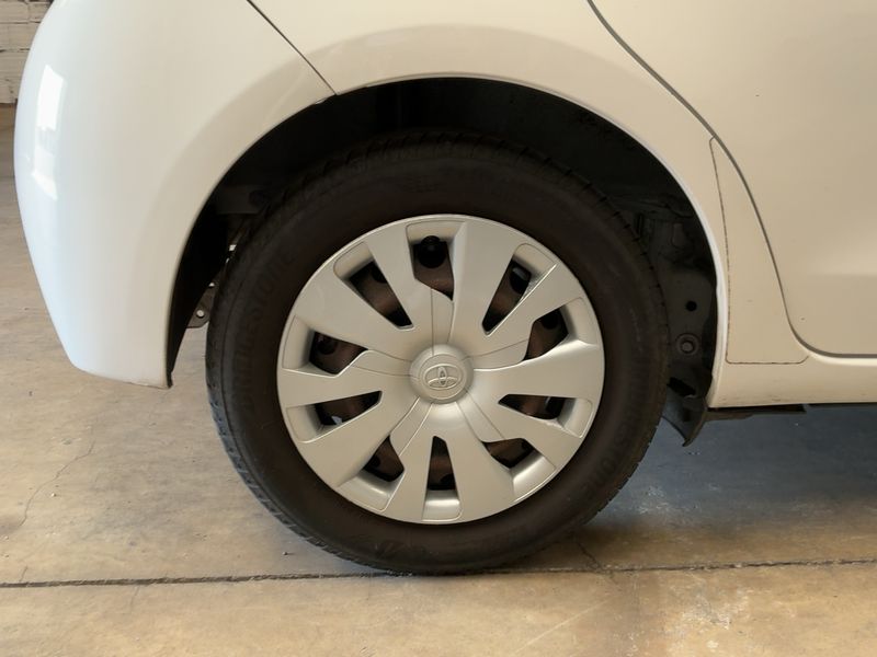 Toyota Yaris 1.5 Hybrid Dynamic 2015 – снимка 9