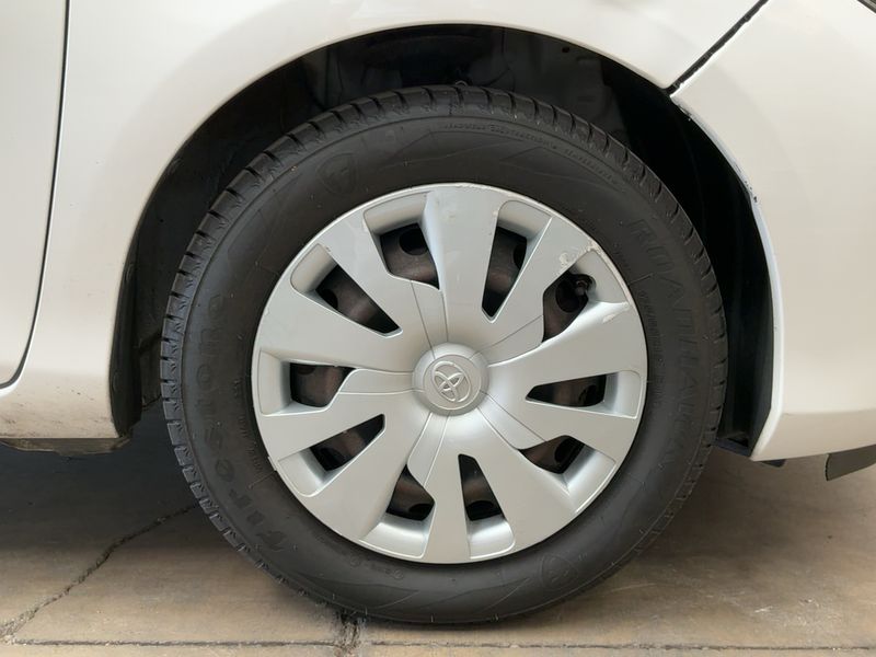 Toyota Yaris 1.5 Hybrid Dynamic 2015 – снимка 11