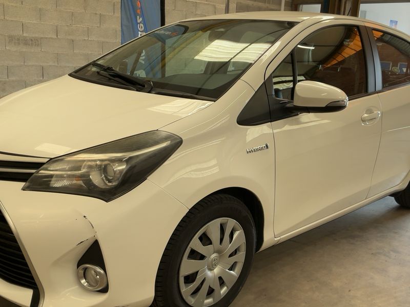 Toyota Yaris 1.5 Hybrid Dynamic 2015 – снимка 2
