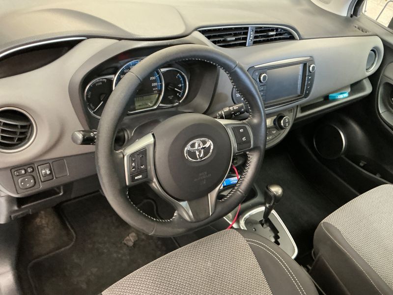 Toyota Yaris 1.5 Hybrid Dynamic 2015 – снимка 27