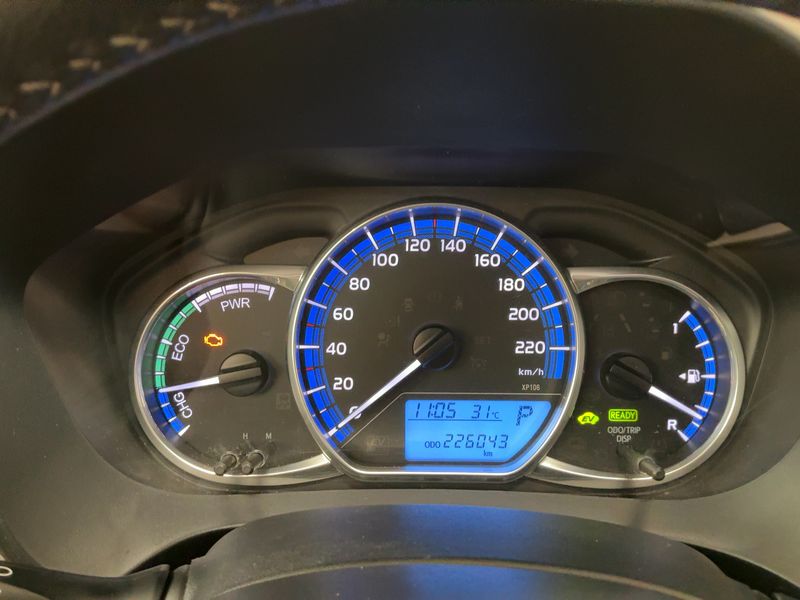 Toyota Yaris 1.5 Hybrid Dynamic 2015 – снимка 18
